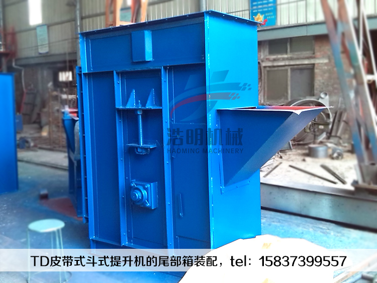 TD皮带斗式提升机的尾部箱体，，，，，装配有磨练门、视察口、进料口等